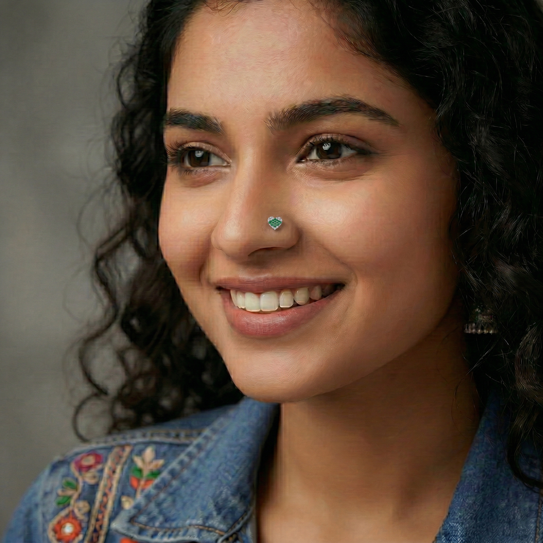 Mahika | 16 Stone Silver Nosepin