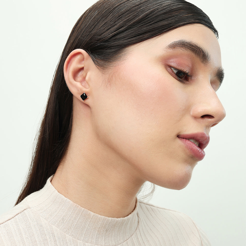 Manini | Square Shaped Silver Earrings