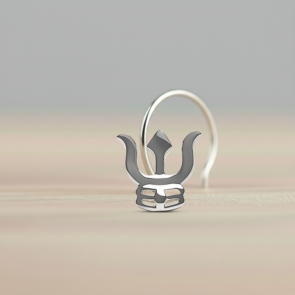 Mynah nose stud silver