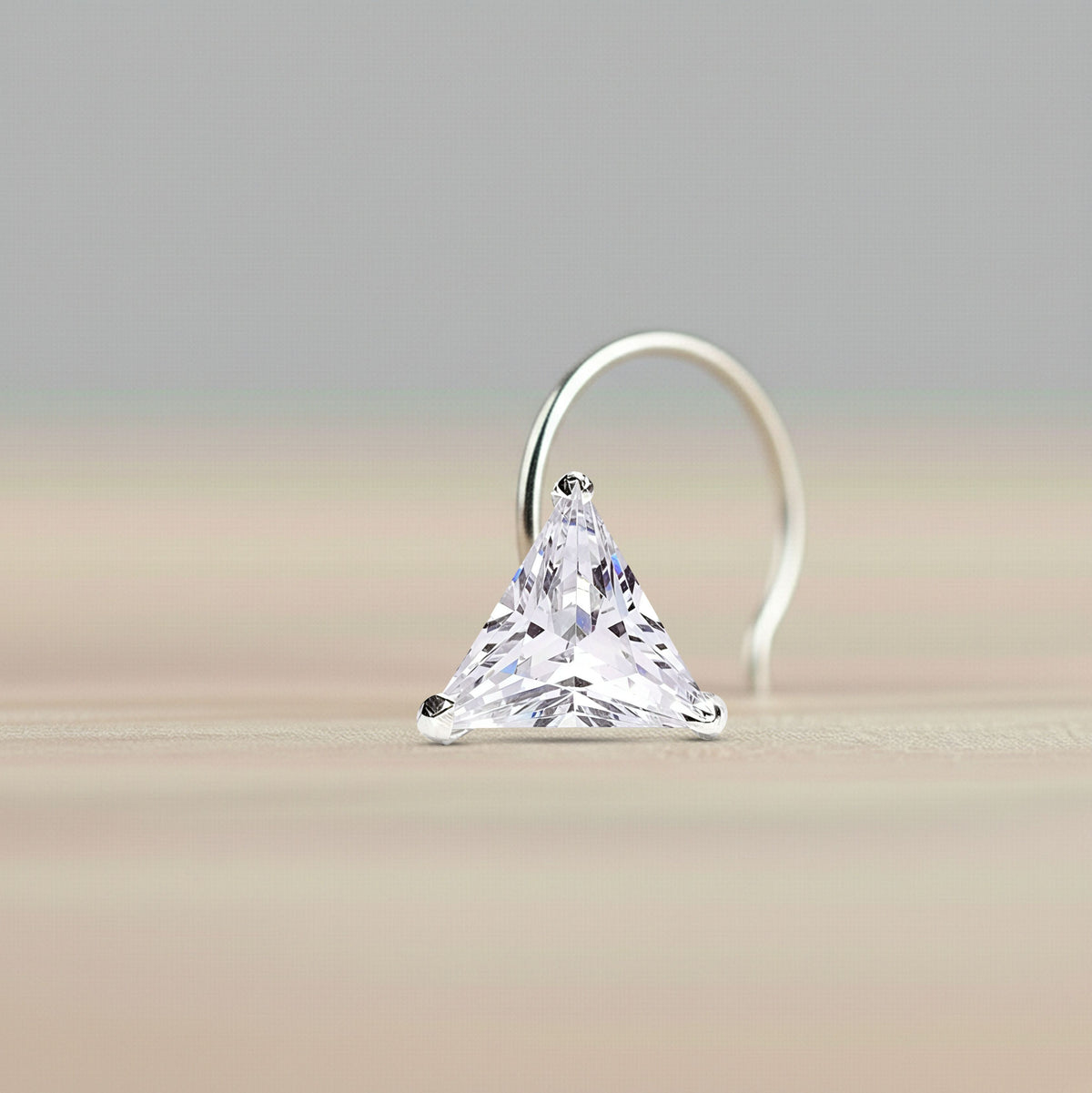 Mynah nose stud white