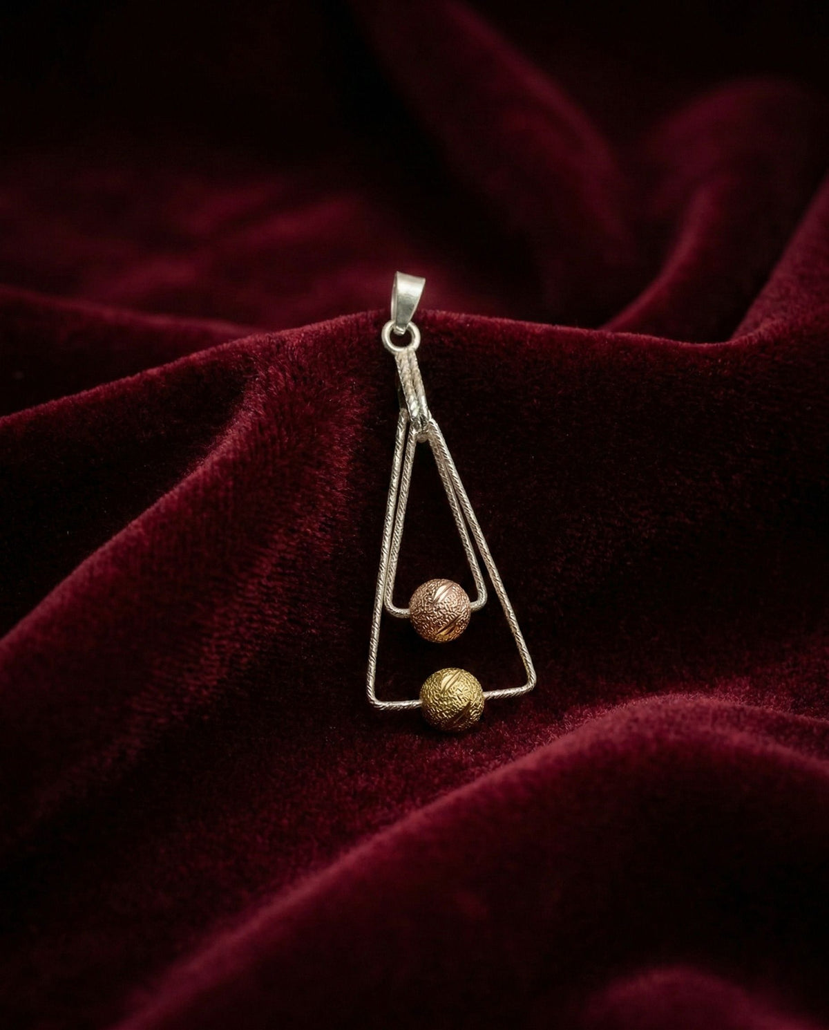 Mynah triangle pendant   gold plating | sterling silver | matrikalt001